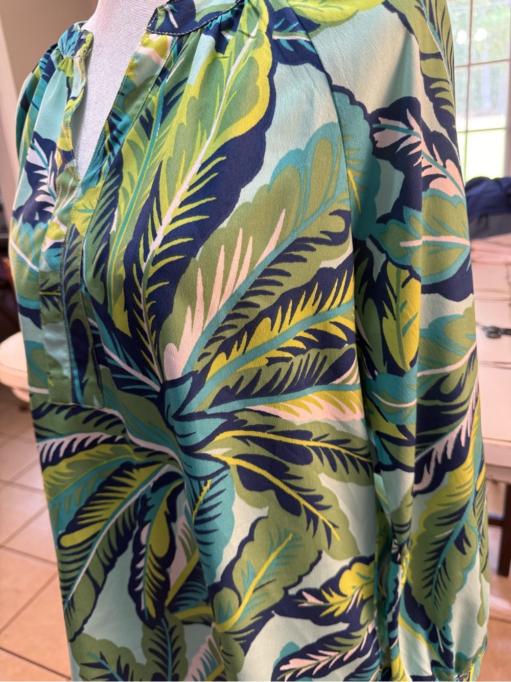 Caribbean Joe Island Supply Co. size Large tropical long-sleeve blouse, - Picture 3 of 12